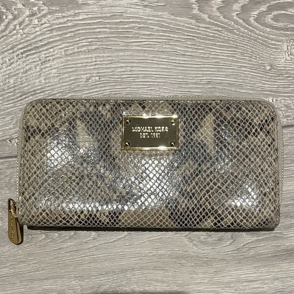 Michael Kors Tan Wallet Luxurious Design